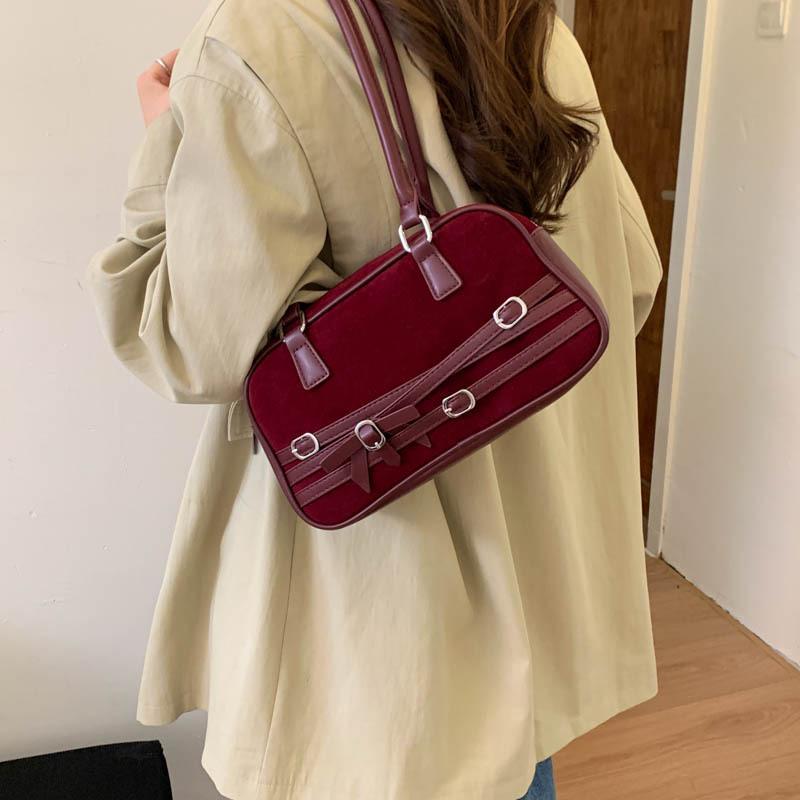 

Винтажная нишевая замшевая сумка женская 2025 новая мода супер огонь сумка на плечо подмышку通勤 портативная сумка-подушка красный