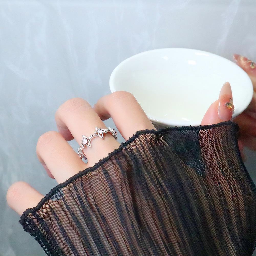 Four-Pointed Zircon Star Ring: Dreamy, Creative Double Star Design with Single Diamond.