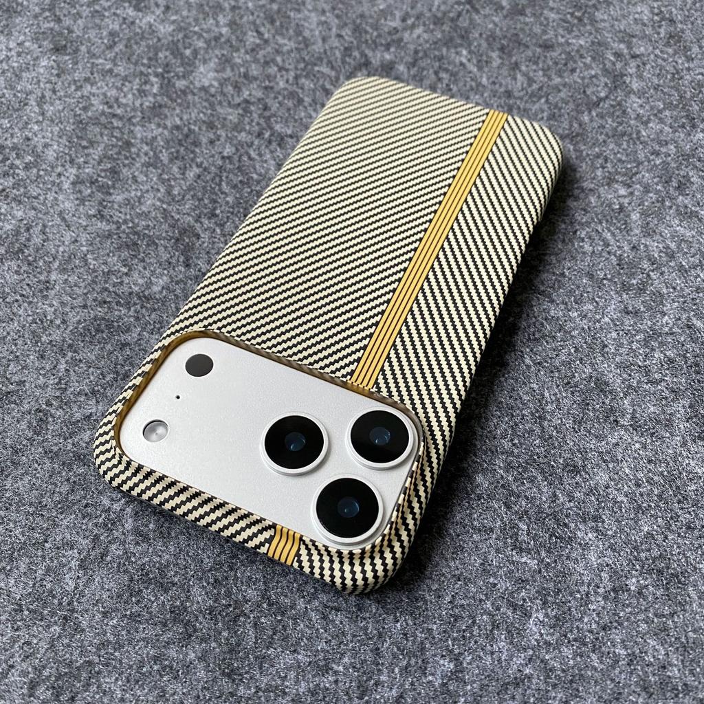 Triumph color red line carbon fiber is suitable for Apple 17 mobile phone case 16pro large hole gradual change sky color 15/14 protective cover