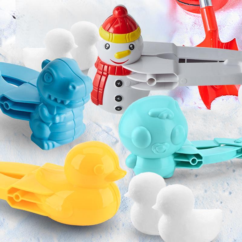 Outdoor Little Yellow Duck Snowball Clip - the Ultimate Tool for Making Perfect Snowballs Effortlessly! Ideal for Snowball Fights and Winter Fun.
