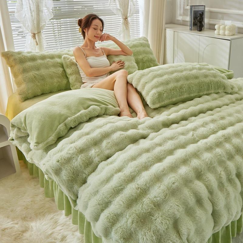 Winter Thickened Milk Velvet Four-piece Bed Sheet Quilt Cover Bed Warm Rabbit Velvet Quilt Cover Flannel Coral Velvet Bed Skirt Three-piece Set