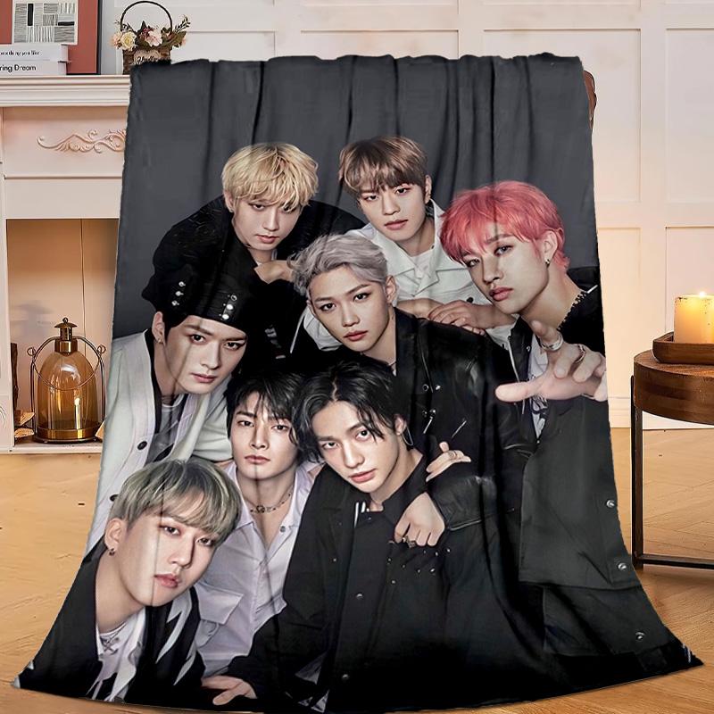 1PC K-pop Group Poses Flannel Blanket Gift, Suitable for Both Men And Women, Soft Ideal for Beds And Sofa, Birthday Or Christmas Gift