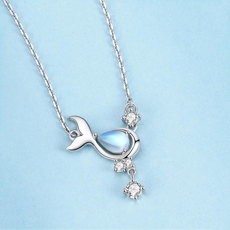 Fashion Light Luxury Blue Whale Moonstone Pendant Clavicle Necklace For Women