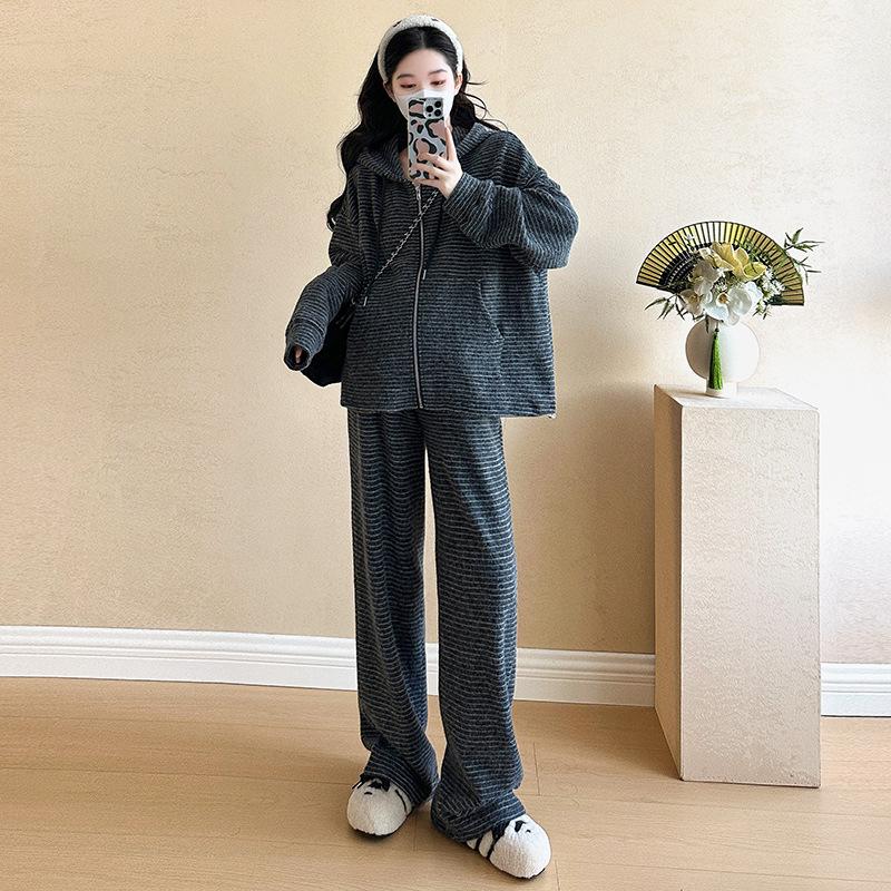 

Thick Striped Maternity Hoodie Set for Fall/Winter L