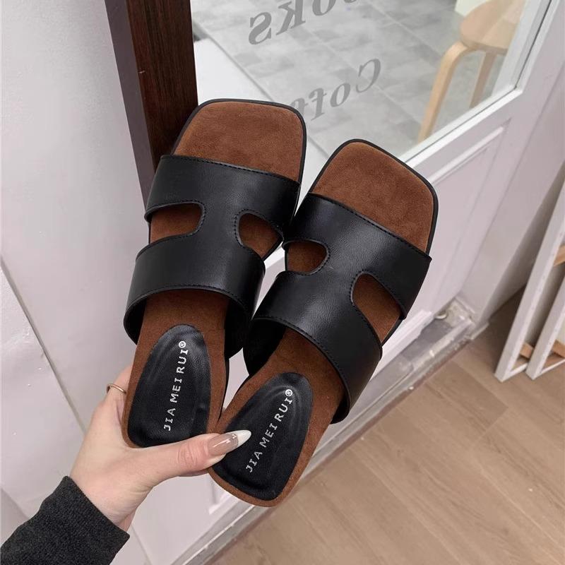 French small sandals platform slippers women's summer wear 2025 new with skirt high-end cool slippers beach sandals
