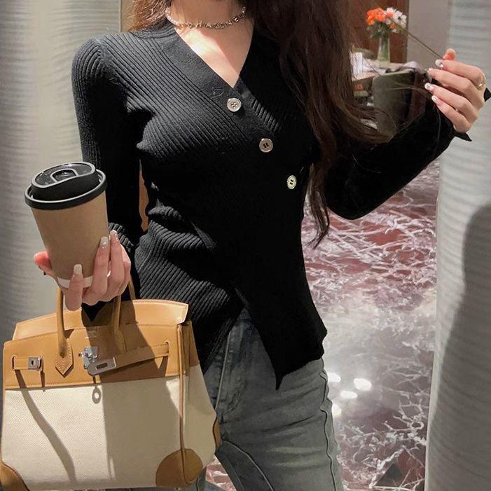 Autumn and Winter Solid Color V-neck Sweater Pullover Long Sleeved Design Sense French Short Slim Fit Knitted Sweater for Women
