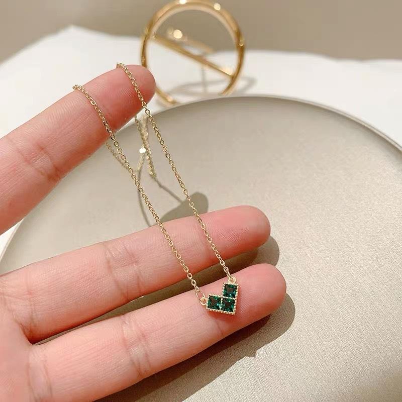 S925 Sterling Silber Smaragd Anhänger Halskette für Frauen Spezielles Interesse Design Leichtes Luxus Temperament Diamant Eingelegte Schlüsselbeinkette