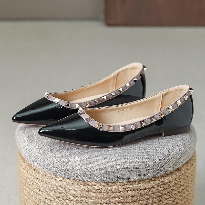 Large size 35-43 pointed head rivet flat sole single shoes women's shallow mouth soft sole versatile flat heel boat shoes temperament women's shoes