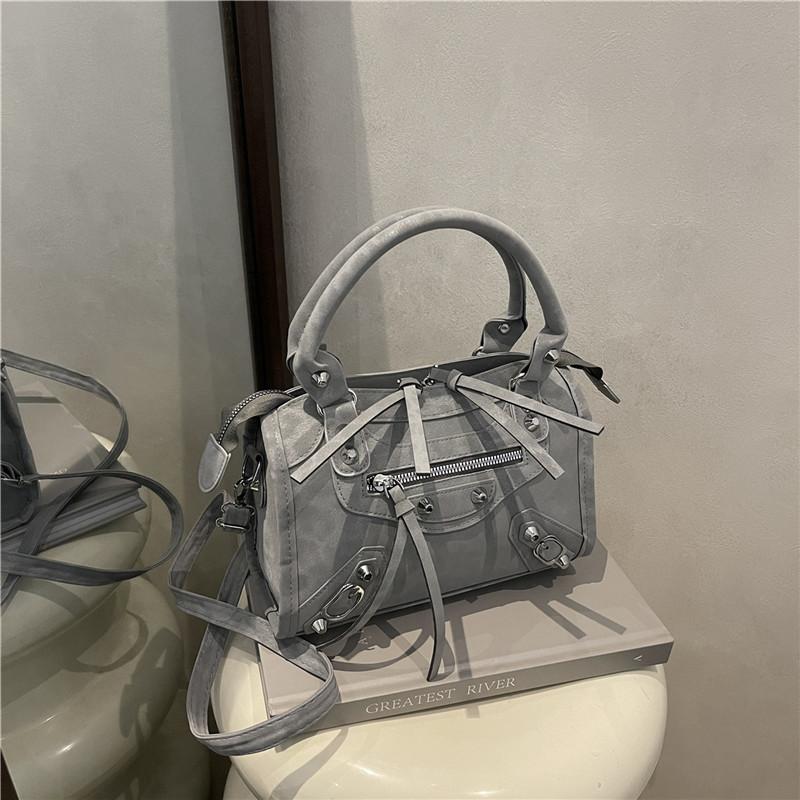 Vintage Wildleder Mini-Motorradtasche für Damen, Retro-Henkeltasche mit Schultergurt, Modische Schnallen-Tragetasche, Kleine Handtasche mit verstellbarem Riemen