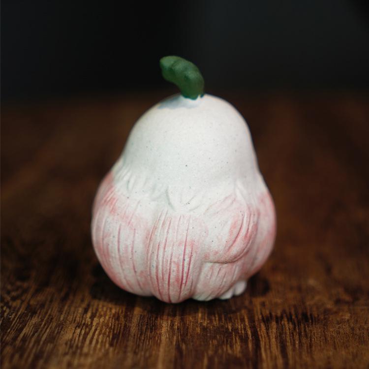 Xiangyunsha Suan YiXing Zisha Tea Pet: Cute Garlic Bird Sculpture Ornament In Original Ore Duan Ni. Fun, Creative Tea Accessory.