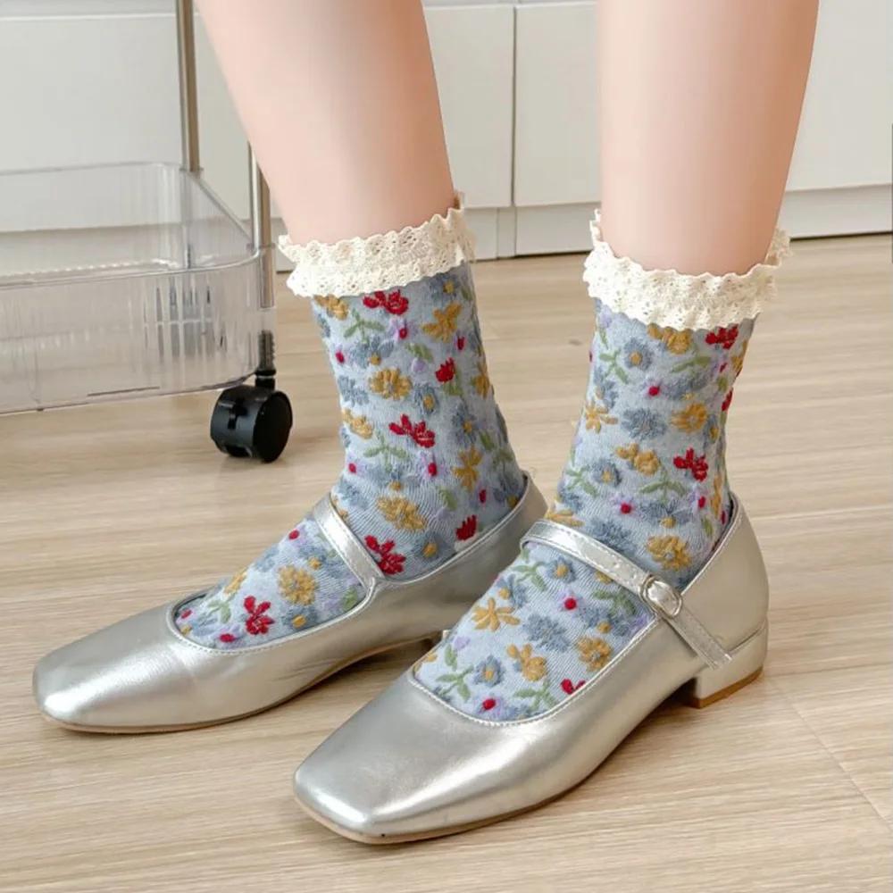 1 Pair Korean Style Women Socks Autumn Winter Long Cute Sweet Floral Fashion Socks Lady Contrast Lace Street Casual Sokken Femme