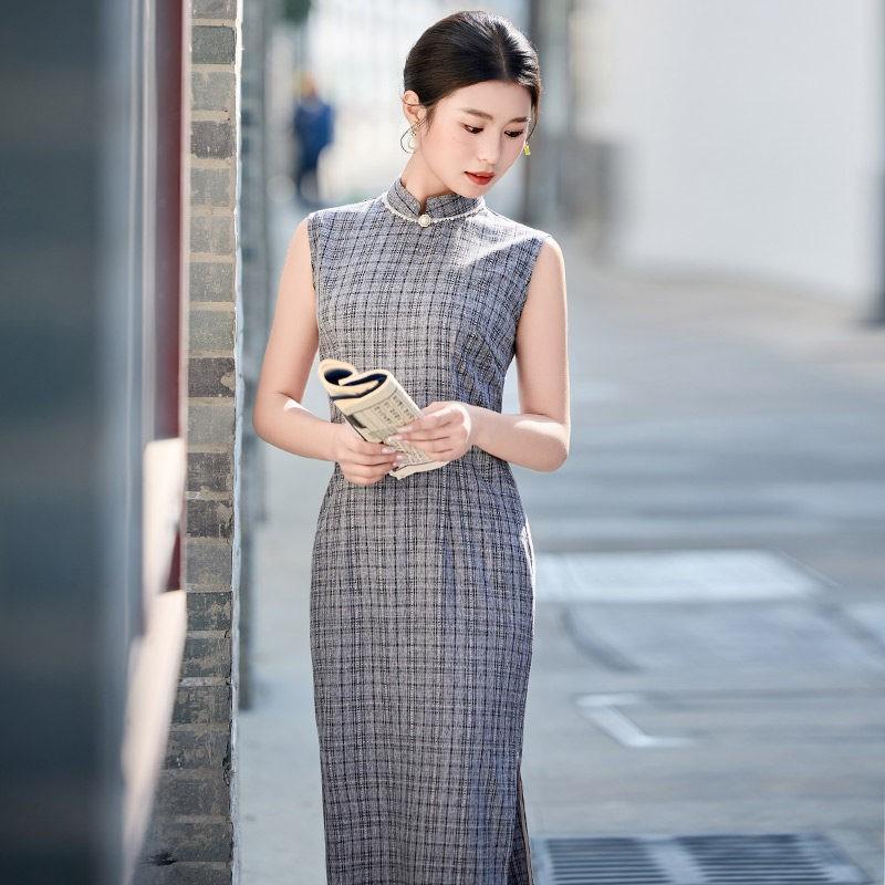 Modern Chinese-Inspired Sleeveless Long Cheongsam Dress Women 2026 Retro Style Lightweight Stretch Fabric