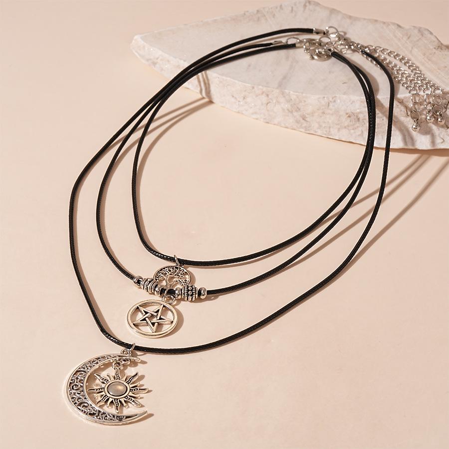 Retro Metal Heart Conch Necklace: Luxurious, Unique, and Exaggerated Clavicle Chain