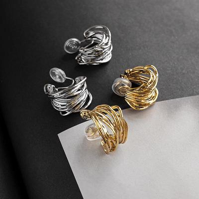 Ohrclips mit geknitterter Textur - Unregelmäßiges, übertriebenes Design für Damen