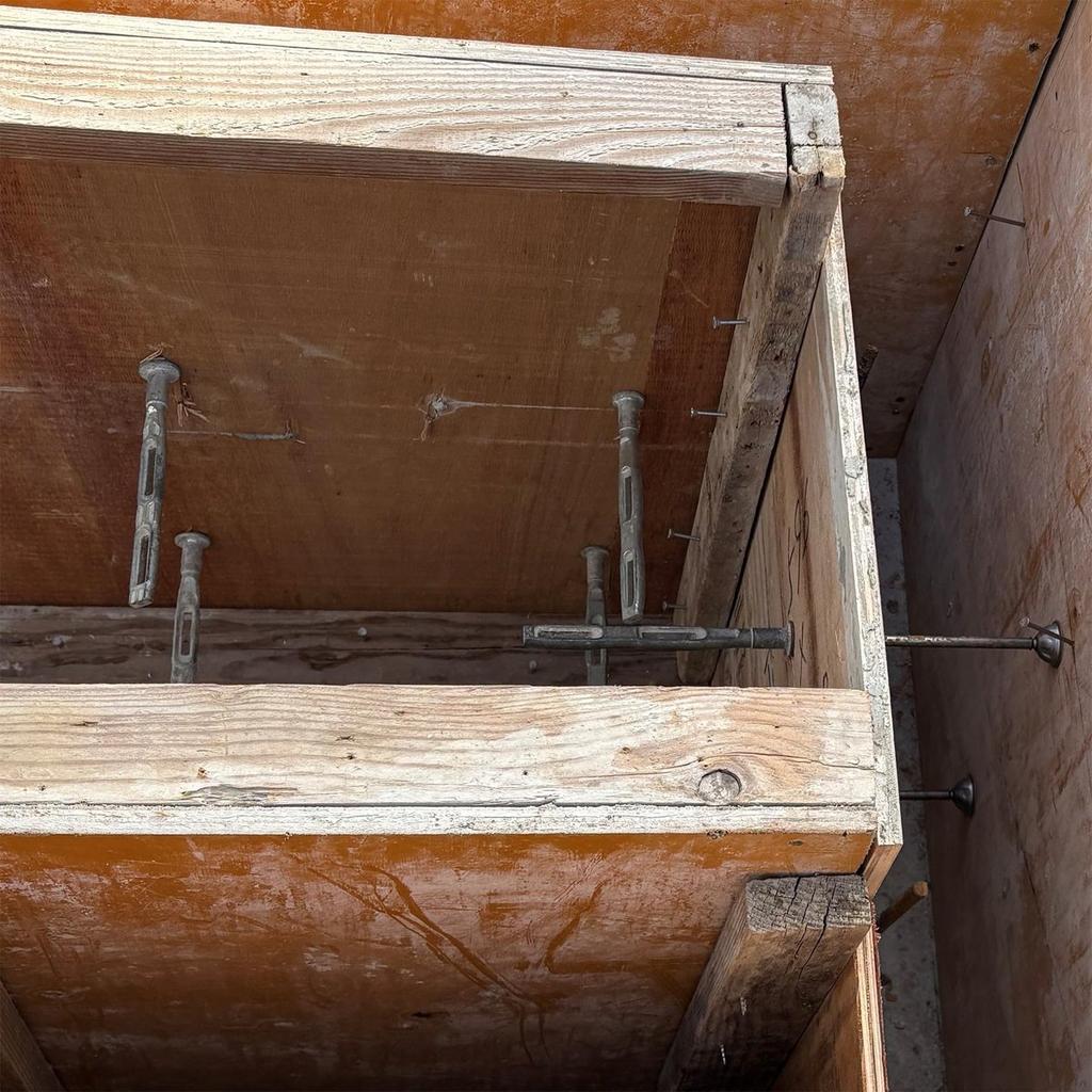 Daidohant Wedge Type 2-Hole Formwork Clamp for Round & Square Pipes Concrete Construction Hardware 10103032
