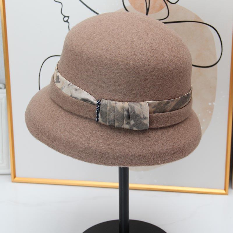 Middle-aged women's elegant wool top hat with diamonds, satin bow, basin hat, autumn and winter outdoor cold-proof mother's old lady hat