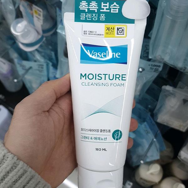 Vaseline Moisturizing Cleansing Foam 180ml One thing