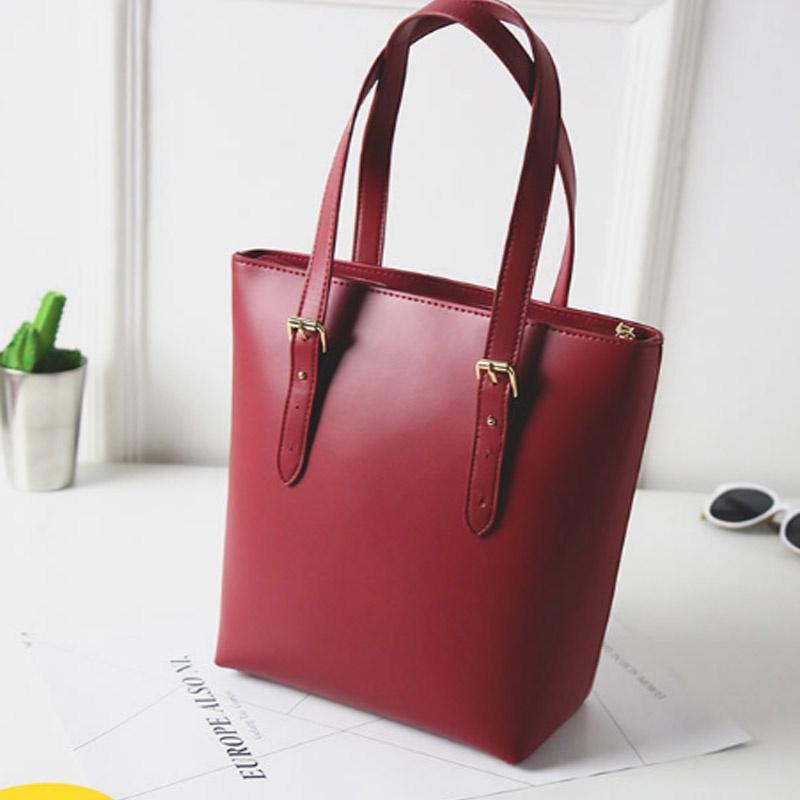 Elegant And Stylish Women Pu Leather Shoulder Bag With Soft Surface And Zipper Closure
