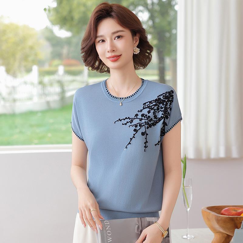 Chic Round Neck Embroidered Short Sleeve Knit Top for Mothers - Loose Fit Summer Wear for Middle-Aged Women