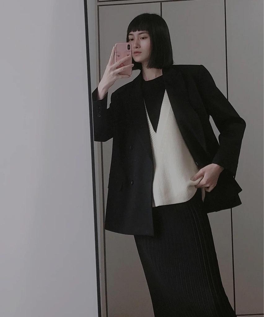 Women's Slimming V-Neck Knitted Wool Vest - Versatile Sleeveless Autumn/Winter Sweater for Layering