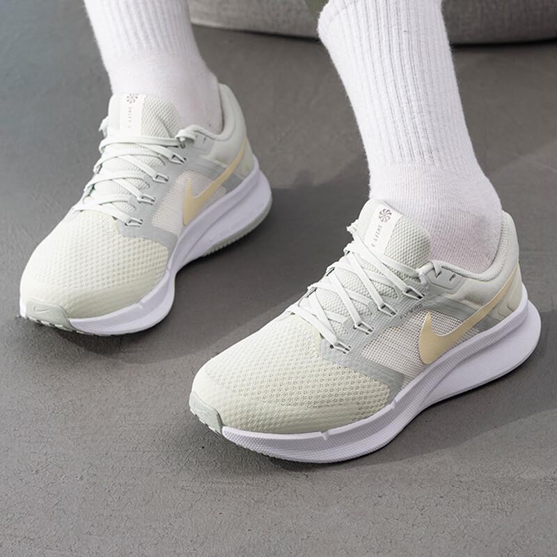 Nike Women s 7/24 All-Season Running Shoes DR2698-013 8