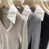 Camicia da Donna a Maglia con Collo Polo Spliced di Design, Look Elegante a Due Pezzi, Autunno/Inverno 2026.