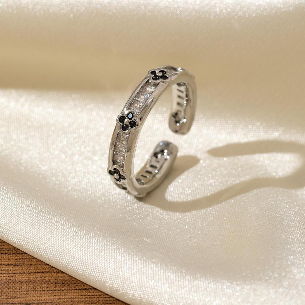 Hollow Rhombus Two-Tone Diamond-Studded Four-Leaf Clover Zirconia Ring for Women