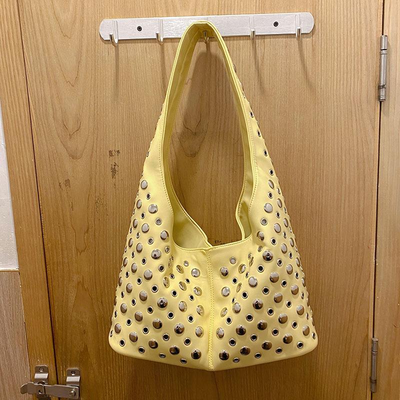 Large Capacity Bucket Tote Bag for Women Cool Rivet Fashion Shoulder Underarm Bag High Quality