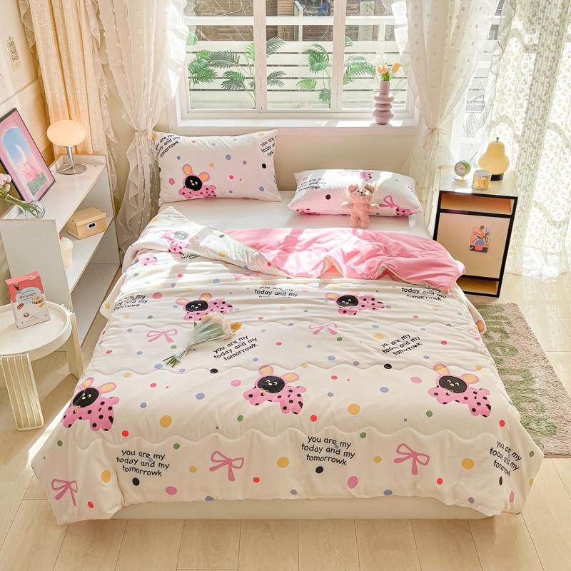 Cute Donut Pattern Summer Quilt Cartoon Style Skin-Friendly Breathable Thin Blanket Air Conditioning Quilts for Kids Teens Boys