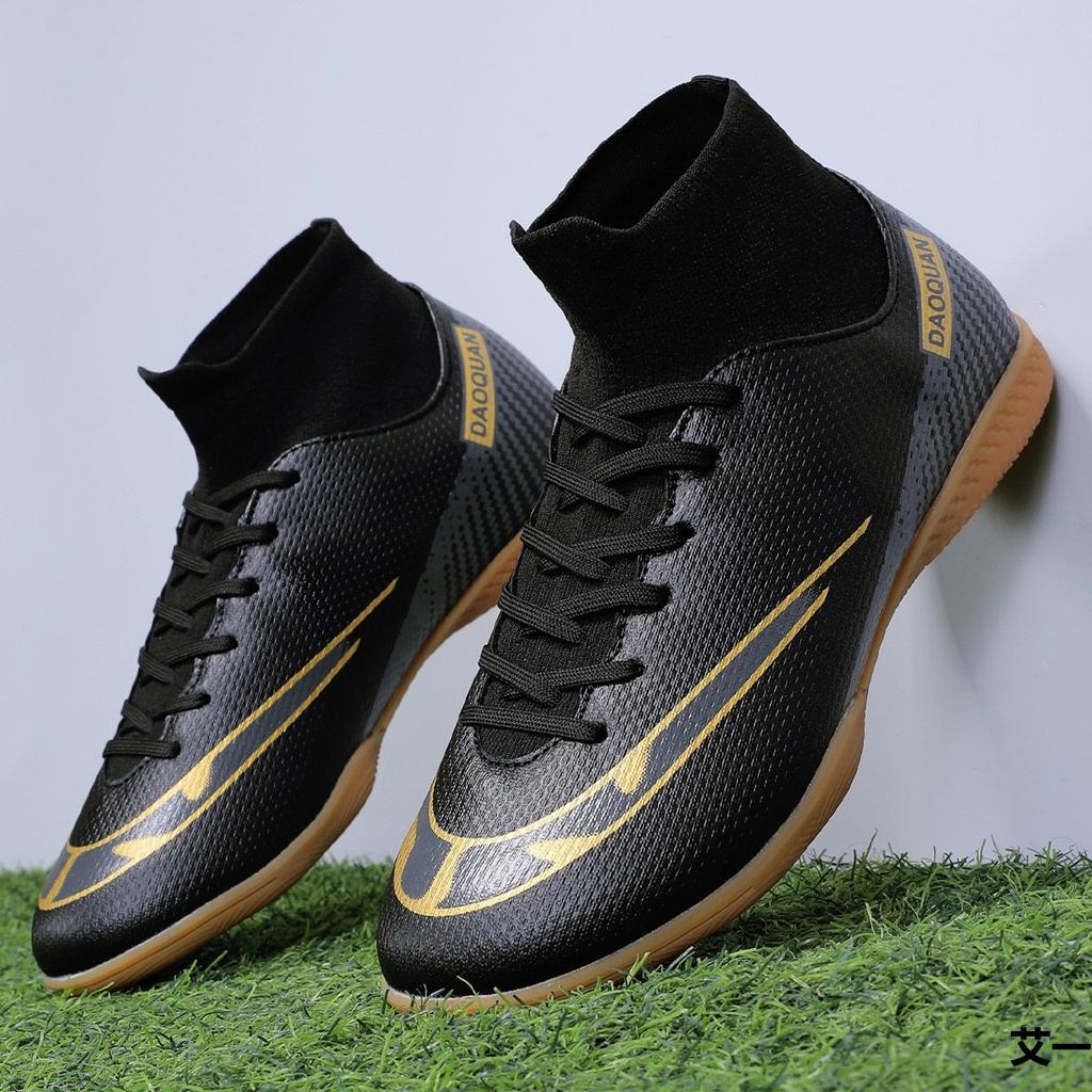 New Football Shoes Broken Nails Non-slip Kicking Shoes Female Long Nails Primary and Secondary School Students Sports Training Large Size