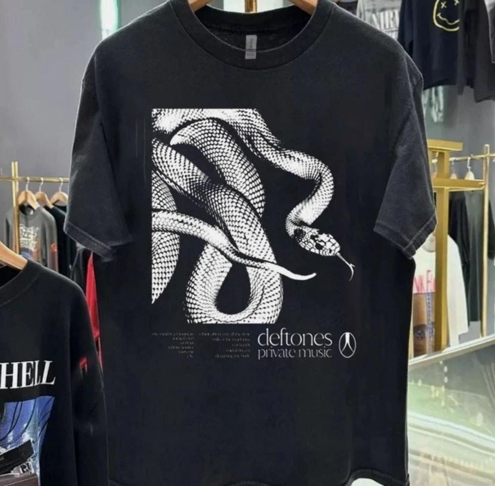 

Deftones 2025 Футболка с логотипом Private Music в виде змеи Подарок для друзей РЕМЕЙК M
