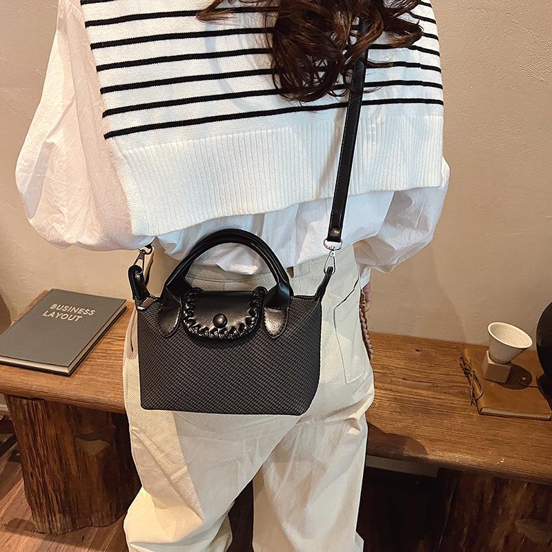 

2025 новая сумка-пельмень звезда имитация парусины большая вместимость сумка-тоут модная универсальная портативная сумка-мессенджер 20*8*12 чёрный