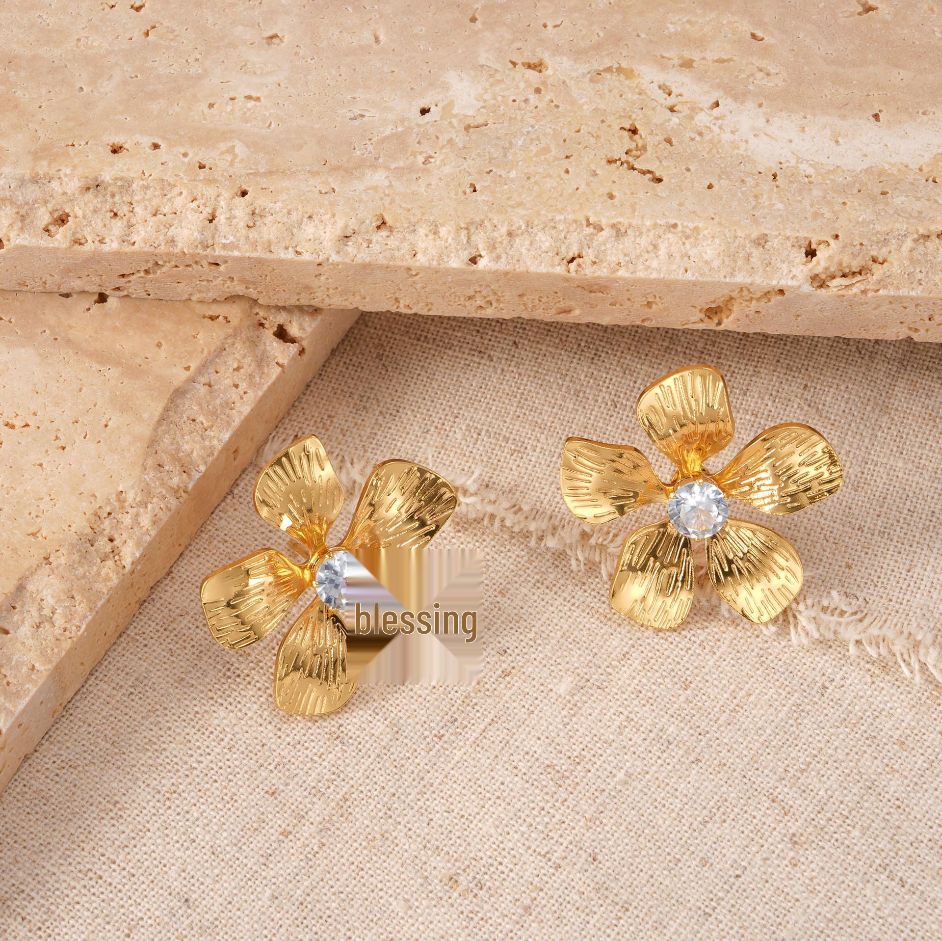 Золотые Серьги-гвоздики Цветок с Корейской Цирконией: Ретро Роскошь для Женщин золотой