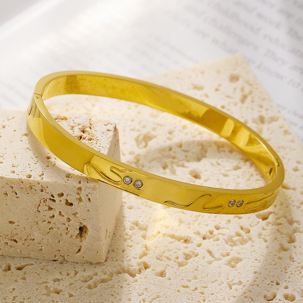 European Retro Zirconium & Titanium Bracelet - Fashionable, Versatile, Durable Gold Finish