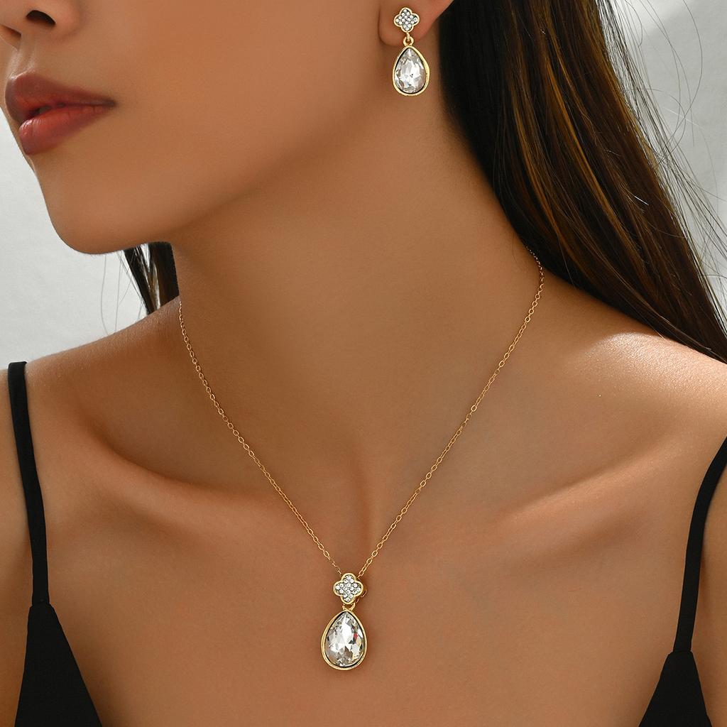 Simple Women's Geometric Stud Earrings Necklace Set Water Drop Set Diamond Design Collarbone Chain Jewelry