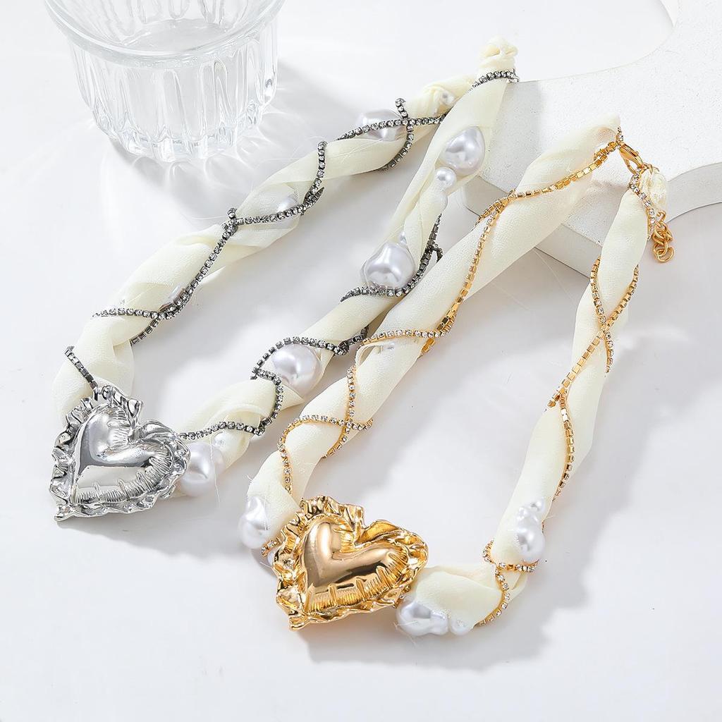 ZA Retro French Alloy Heart Necklace with Pearl Mesh and Diamond Braided Clavicle Chain