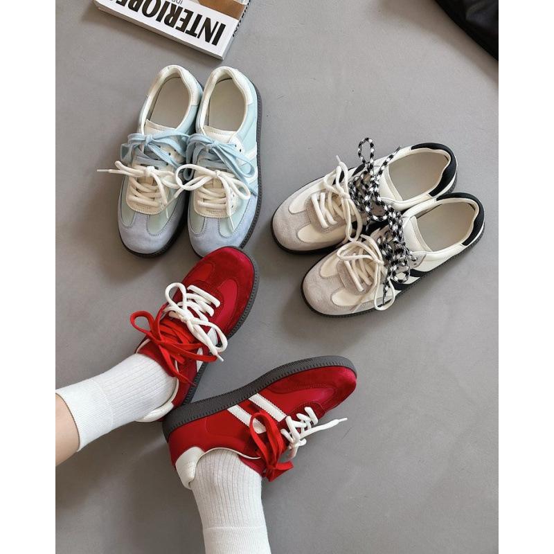 

Dexun women s shoes 2025 autumn and winter new color matching casual sports shoes flat heel retro student board shoes foreign trade 35 красный