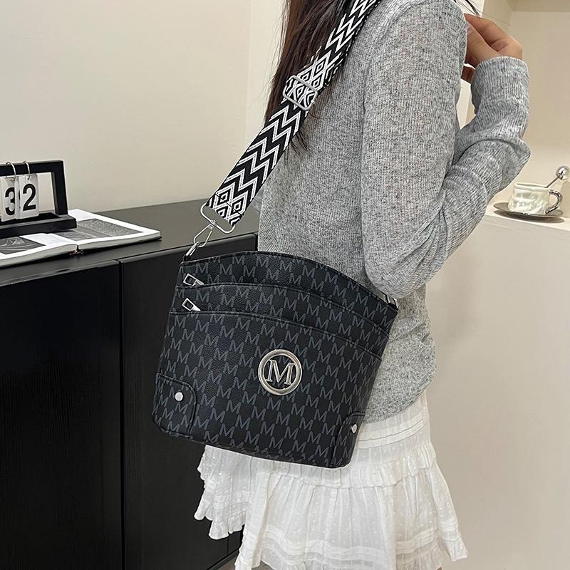 Retro Casual Simple Versatile Fashion Wide Shoulder Strap Single Shoulder Messenger Bag Light Luxury High Texture Large Capacity Bag