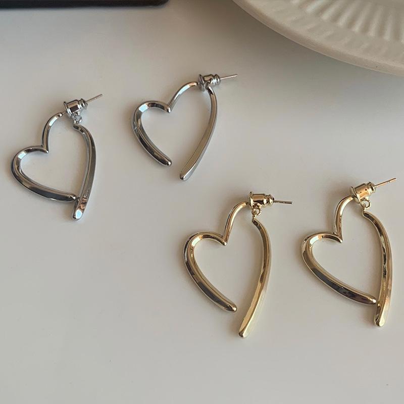 Female Aloof Style Simple and Versatile Temperament Heart Earrings