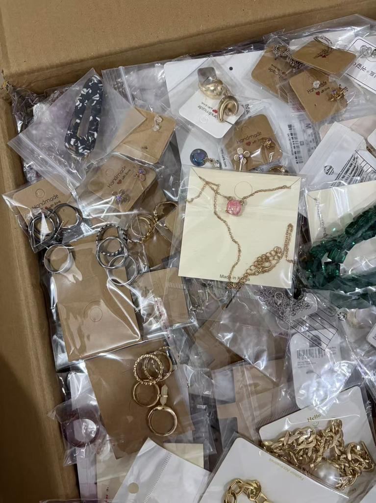 Bulk Assorted Women Jewelry 80-120Pcs Per Kg Mixed Earring Necklace Bracelet Ring