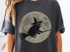 Halloween Pug Moon Shirt – Spooky Pug Flying On Broomstick Tee, Wizard Hat Pug Mom or Dad Gift, Trick or Treat Pug Dog Shirt