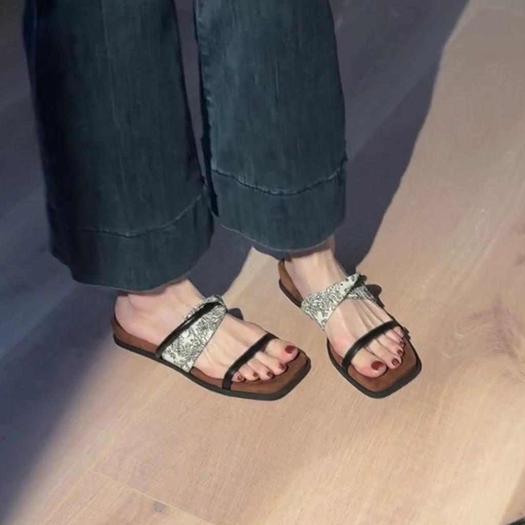 Thick-soled Open-toed One-word Cool Slippers Women's Wear Square Head Temperament Slippers Vacation Beach Shoes