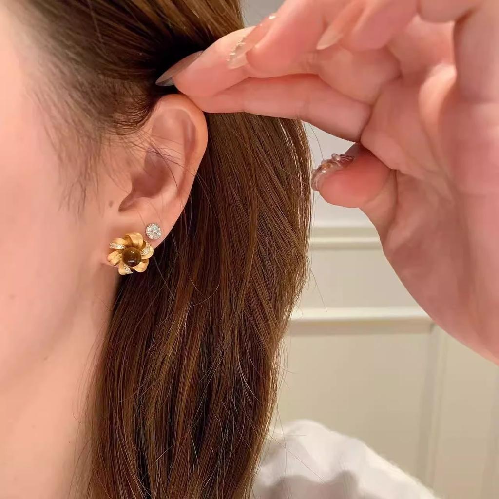 Vintage Frosted Flower Brushed Tiger Eye Stone Earrings for Women Brown Exquisite Earings Stud Suitable for Daily Gifts