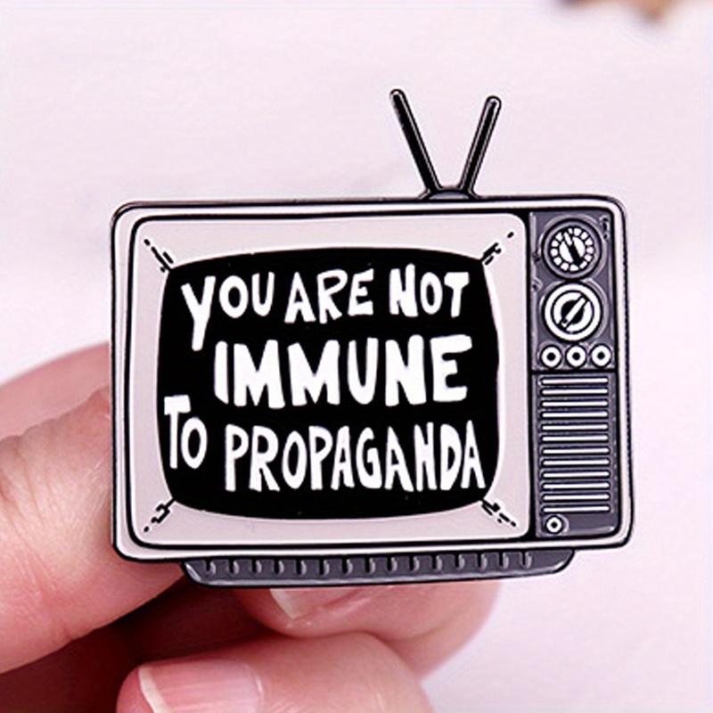 

Значки-мемы с телевидения «Вы не застрахованы от пропаганды», продвигающие эмалевые пины