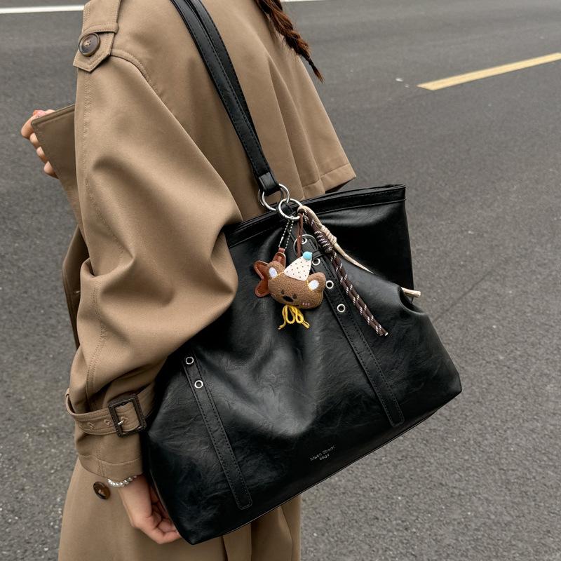 Tägliche vielseitige Tasche für Pendlerinnen 2025 neu Leichter Luxus Nische High-End Umhängetasche Große Kapazität Tragetasche