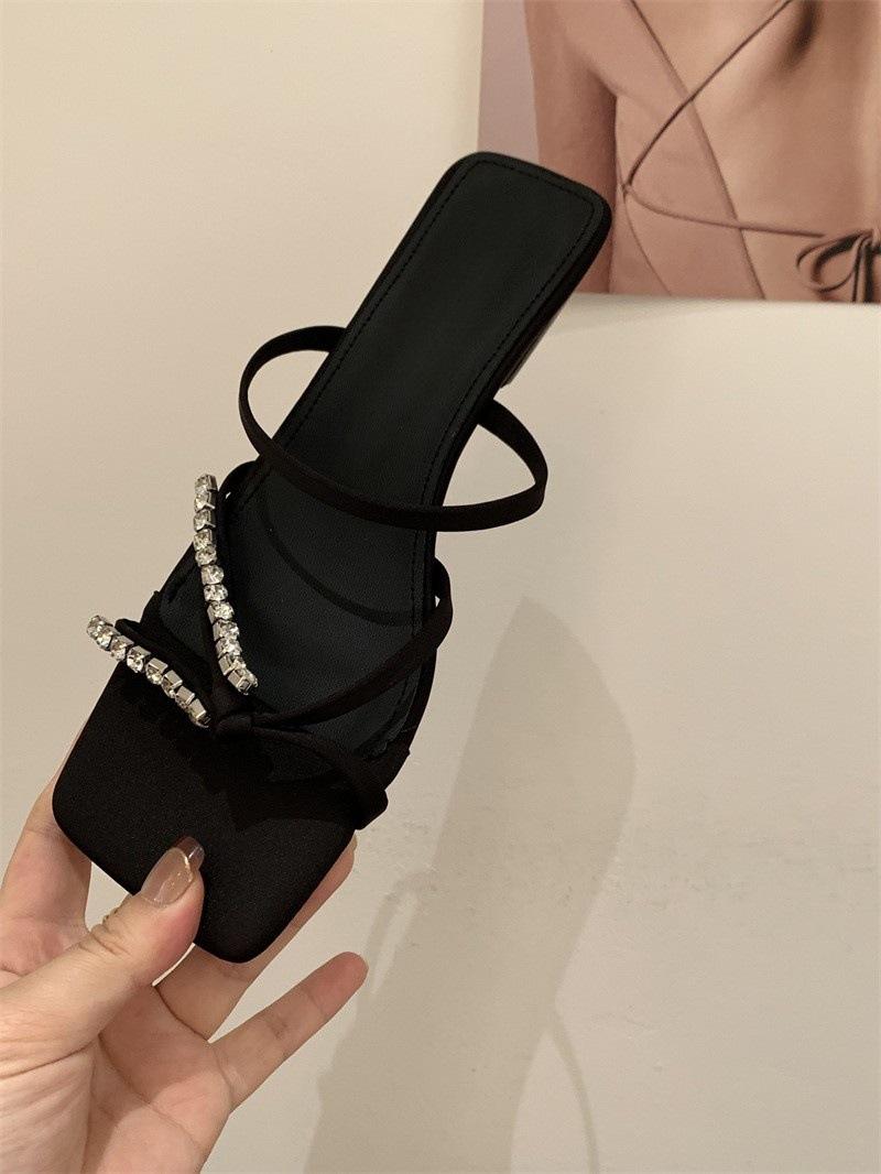 

French square head cross with rhinestone thick heel slippers women s 2025 summer new open-toed temperament with skirt cool slippers 35 чёрный