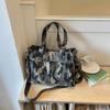 Women's Large Camouflage Canvas Tote - Versatile, Fashionable Handbag for Commuting