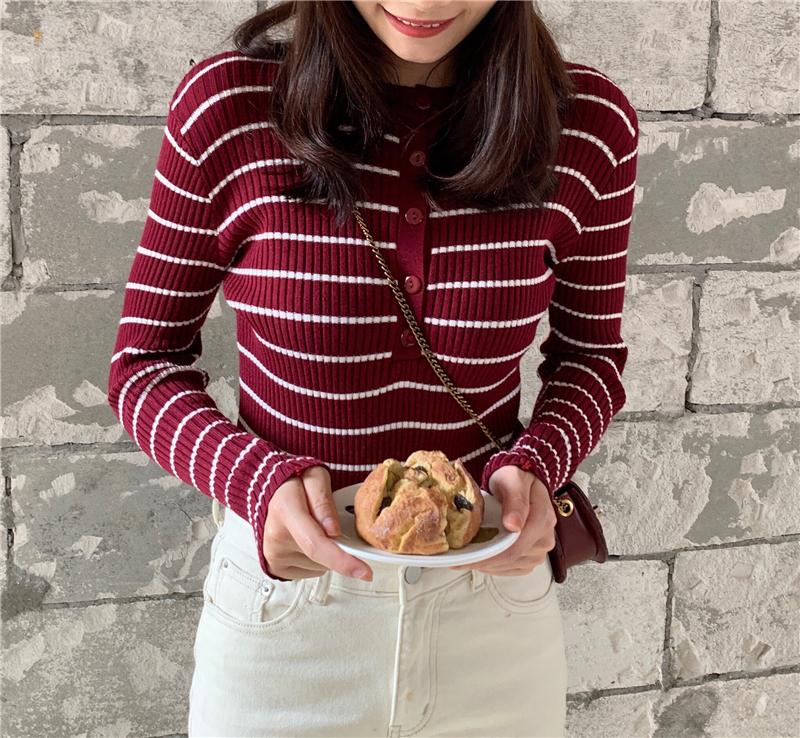 

Жіночі футболки Елегантні трикотажні футболки в смужку на ґудзиках з довгим рукавом Тонкі жіночі трикотажні футболки 2024 Осінь Зима One Size винний