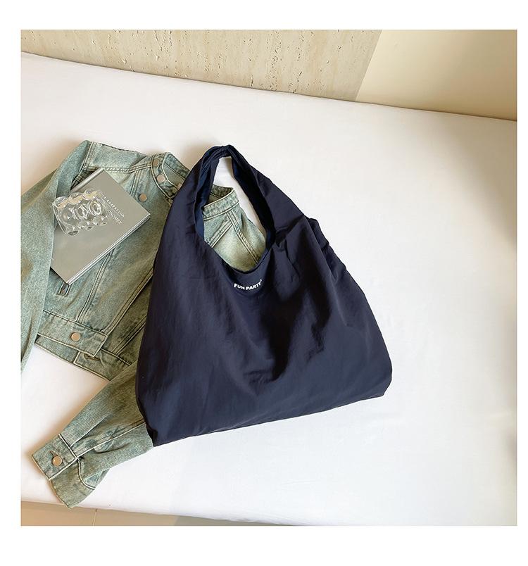 

2025 Легкая тканевая сумка Lazy Wind Женская летняя новая модная универсальная сумка для поездок на работу Большая вместимость Сумка-тоут через плечо синий