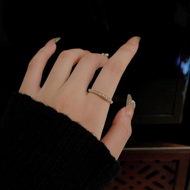 Elegant Adjustable Plain Band Ring for Women - Creative Luxury Design, Perfect for Index Finger and Versatile Style.